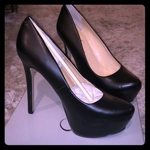 Jessica Simpson heels